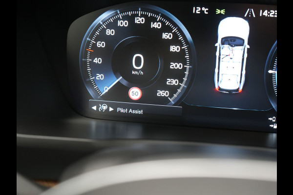 Volvo XC90 T8 Twin Engine AWD Inscription 7 Persoons Plug In Hybrid 394pk Dealer O.H. PHEV | Panodak | Adaptive Cruise | Luxe Lederen Sportstoelen Memory & Verwarmd | 360 Camera | Head Up | Harman Kardon | Apple Carplay | Blis | Virtual | Navigatie | 21"L.M |