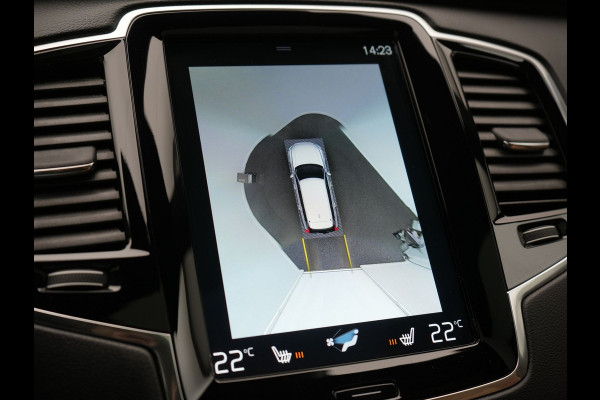 Volvo XC90 T8 Twin Engine AWD Inscription 7 Persoons Plug In Hybrid 394pk Dealer O.H. PHEV | Panodak | Adaptive Cruise | Luxe Lederen Sportstoelen Memory & Verwarmd | 360 Camera | Head Up | Harman Kardon | Apple Carplay | Blis | Virtual | Navigatie | 21"L.M |