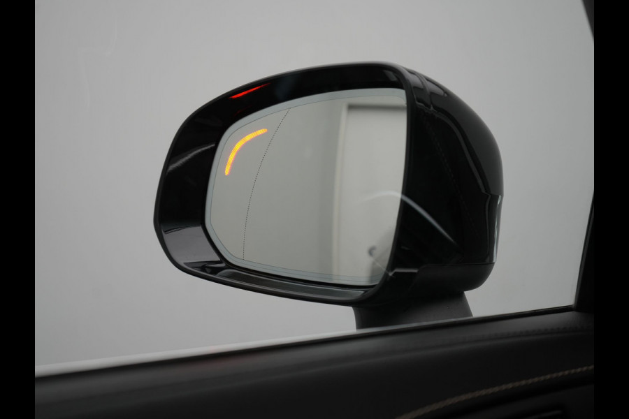 Volvo XC90 T8 Twin Engine AWD Inscription 7 Persoons Plug In Hybrid 394pk Dealer O.H. PHEV | Panodak | Adaptive Cruise | Luxe Lederen Sportstoelen Memory & Verwarmd | 360 Camera | Head Up | Harman Kardon | Apple Carplay | Blis | Virtual | Navigatie | 21"L.M |