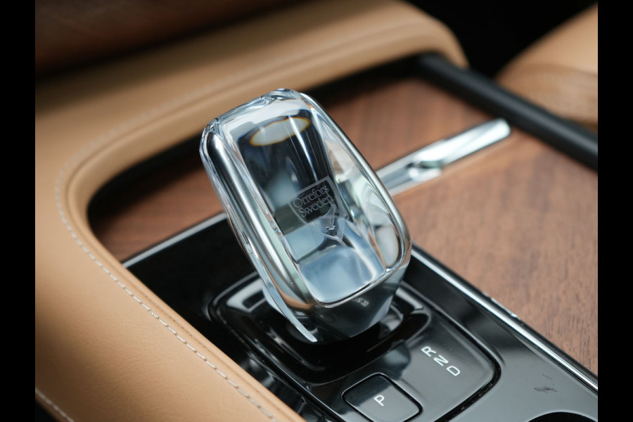Volvo XC90 T8 Twin Engine AWD Inscription 7 Persoons Plug In Hybrid 394pk Dealer O.H. PHEV | Panodak | Adaptive Cruise | Luxe Lederen Sportstoelen Memory & Verwarmd | 360 Camera | Head Up | Harman Kardon | Apple Carplay | Blis | Virtual | Navigatie | 21"L.M |