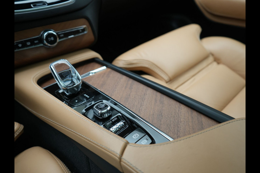Volvo XC90 T8 Twin Engine AWD Inscription 7 Persoons Plug In Hybrid 394pk Dealer O.H. PHEV | Panodak | Adaptive Cruise | Luxe Lederen Sportstoelen Memory & Verwarmd | 360 Camera | Head Up | Harman Kardon | Apple Carplay | Blis | Virtual | Navigatie | 21"L.M |