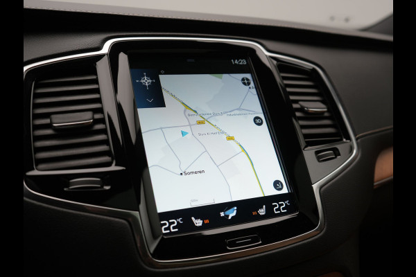 Volvo XC90 T8 Twin Engine AWD Inscription 7 Persoons Plug In Hybrid 394pk Dealer O.H. PHEV | Panodak | Adaptive Cruise | Luxe Lederen Sportstoelen Memory & Verwarmd | 360 Camera | Head Up | Harman Kardon | Apple Carplay | Blis | Virtual | Navigatie | 21"L.M |
