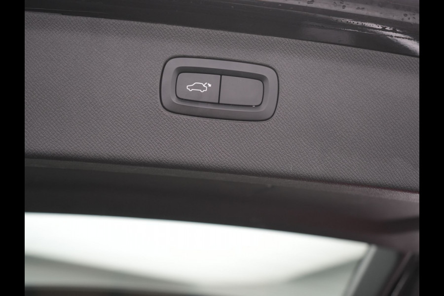 Volvo XC90 T8 Twin Engine AWD Inscription 7 Persoons Plug In Hybrid 394pk Dealer O.H. PHEV | Panodak | Adaptive Cruise | Luxe Lederen Sportstoelen Memory & Verwarmd | 360 Camera | Head Up | Harman Kardon | Apple Carplay | Blis | Virtual | Navigatie | 21"L.M |