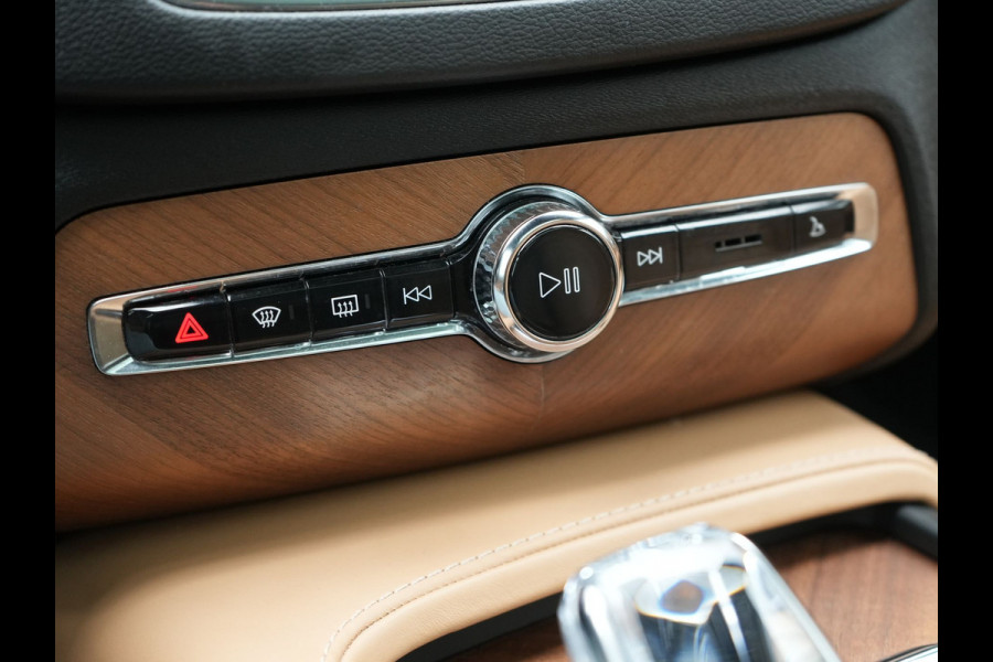 Volvo XC90 T8 Twin Engine AWD Inscription 7 Persoons Plug In Hybrid 394pk Dealer O.H. PHEV | Panodak | Adaptive Cruise | Luxe Lederen Sportstoelen Memory & Verwarmd | 360 Camera | Head Up | Harman Kardon | Apple Carplay | Blis | Virtual | Navigatie | 21"L.M |