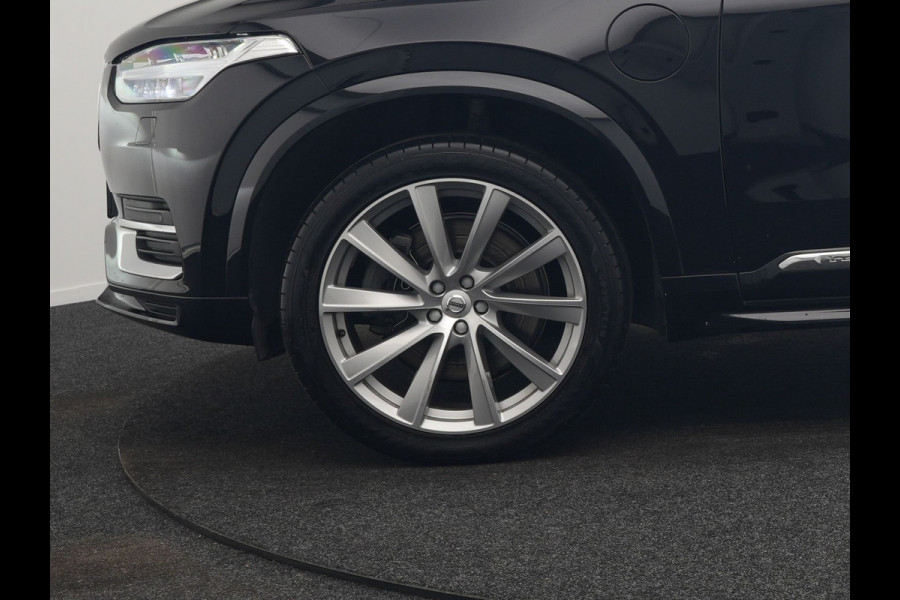 Volvo XC90 T8 Twin Engine AWD Inscription 7 Persoons Plug In Hybrid 394pk Dealer O.H. PHEV | Panodak | Adaptive Cruise | Luxe Lederen Sportstoelen Memory & Verwarmd | 360 Camera | Head Up | Harman Kardon | Apple Carplay | Blis | Virtual | Navigatie | 21"L.M |