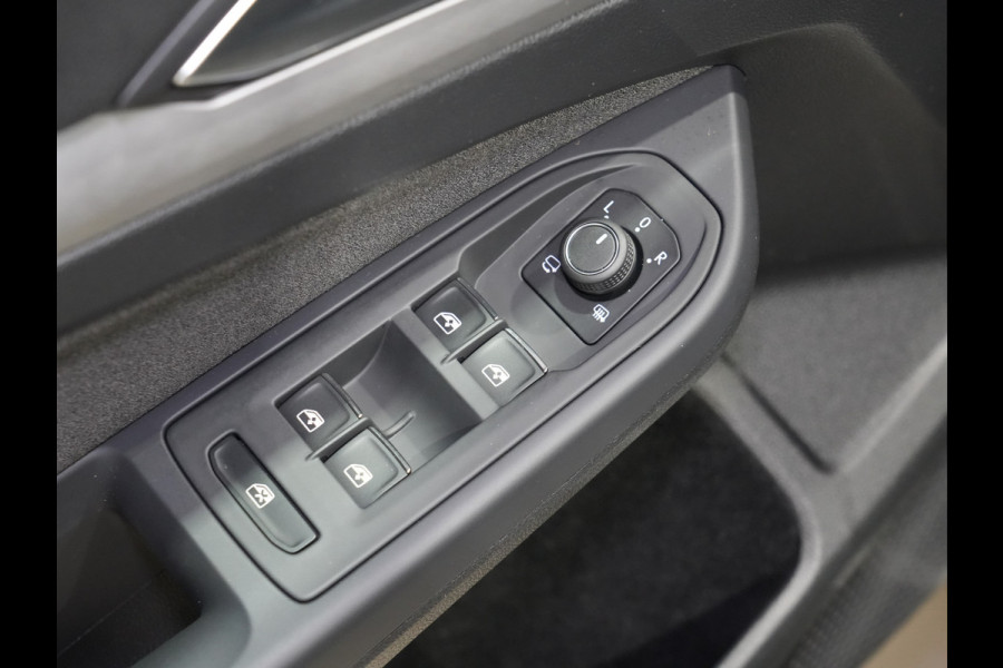 Volkswagen Golf 1.5 eTSI 115pk DSG Life Edition Navigatie Camera Acc Led Privacy glas 17"lm Digital Cockpit 240