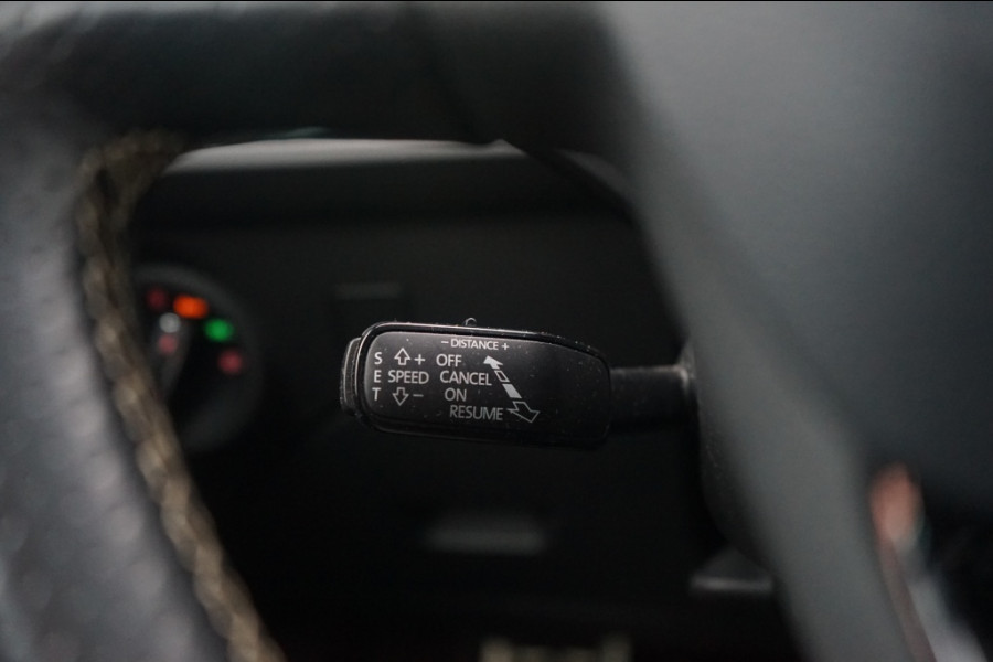 Seat Leon Cupra 300 Pano/DSG/KW-V3/DCC/ACC/SCHAALST/NON-OPF