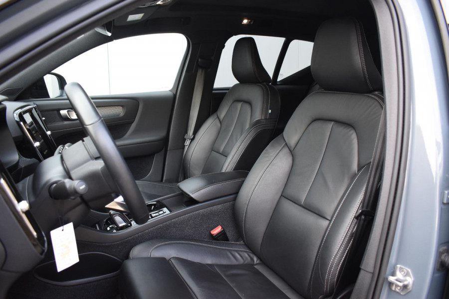 Volvo XC40 T4 211PK Automaat Recharge R-Design / Navigatie / Leren bekleding / Cruise control / Stuur- & Stoelverwarming / Elektrisch glazen panorama schuifdak / Trekhaak / Elektrische achterklep / Achteruitrijcamera / 20"