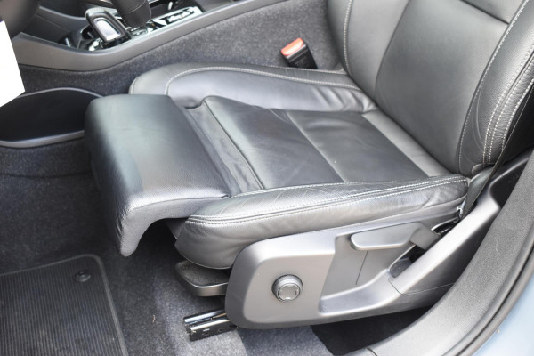 Volvo XC40 T4 211PK Automaat Recharge R-Design / Navigatie / Leren bekleding / Cruise control / Stuur- & Stoelverwarming / Elektrisch glazen panorama schuifdak / Trekhaak / Elektrische achterklep / Achteruitrijcamera / 20"