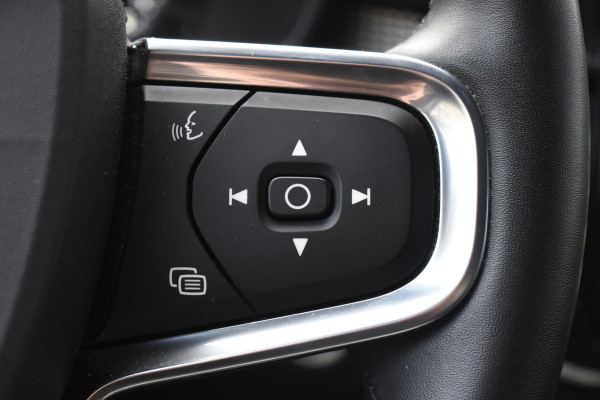 Volvo XC40 T4 211PK Automaat Recharge R-Design / Navigatie / Leren bekleding / Cruise control / Stuur- & Stoelverwarming / Elektrisch glazen panorama schuifdak / Trekhaak / Elektrische achterklep / Achteruitrijcamera / 20"