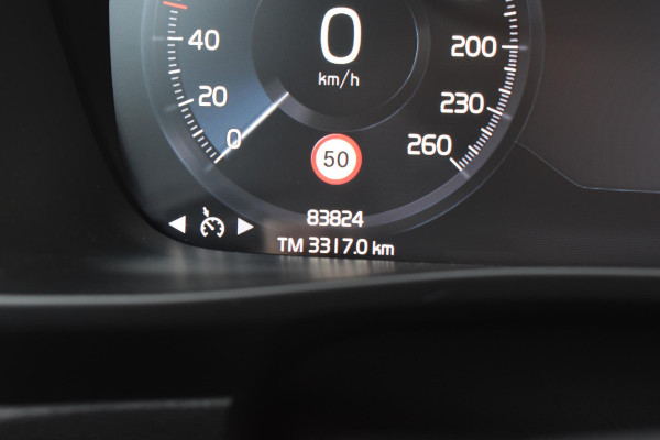 Volvo XC40 T4 211PK Automaat Recharge R-Design / Navigatie / Leren bekleding / Cruise control / Stuur- & Stoelverwarming / Elektrisch glazen panorama schuifdak / Trekhaak / Elektrische achterklep / Achteruitrijcamera / 20"