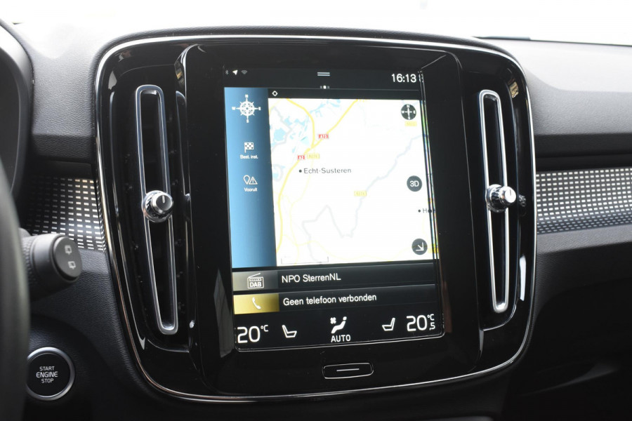 Volvo XC40 T4 211PK Automaat Recharge R-Design / Navigatie / Leren bekleding / Cruise control / Stuur- & Stoelverwarming / Elektrisch glazen panorama schuifdak / Trekhaak / Elektrische achterklep / Achteruitrijcamera / 20"