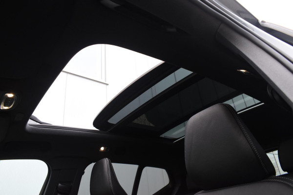 Volvo XC40 T4 211PK Automaat Recharge R-Design / Navigatie / Leren bekleding / Cruise control / Stuur- & Stoelverwarming / Elektrisch glazen panorama schuifdak / Trekhaak / Elektrische achterklep / Achteruitrijcamera / 20"