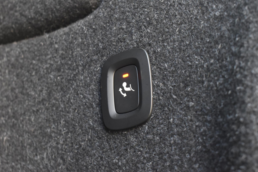 Volvo XC40 T4 211PK Automaat Recharge R-Design / Navigatie / Leren bekleding / Cruise control / Stuur- & Stoelverwarming / Elektrisch glazen panorama schuifdak / Trekhaak / Elektrische achterklep / Achteruitrijcamera / 20"