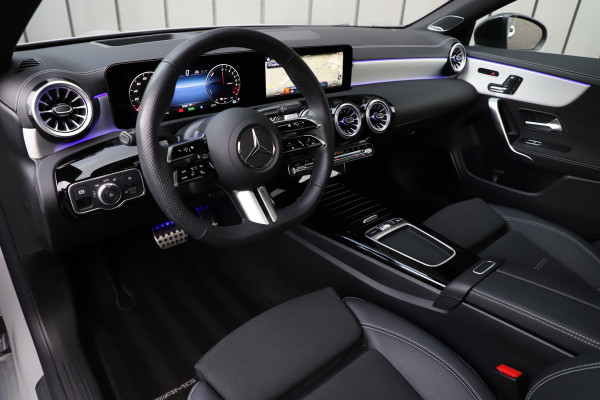Mercedes-Benz CLA-Klasse Shooting Brake 250e AMG | 218PK | Head-up | Burmester | Keyless-go | Memory | Sfeerverlichting | Multibeam | Distronic | 2025.