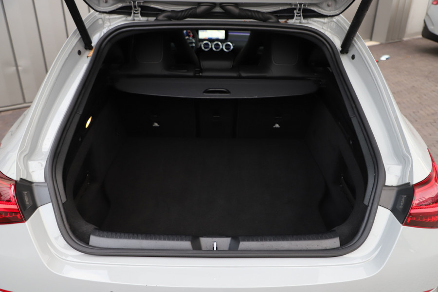 Mercedes-Benz CLA-Klasse Shooting Brake 250e AMG | 218PK | Head-up | Burmester | Keyless-go | Memory | Sfeerverlichting | Multibeam | Distronic | 2025.