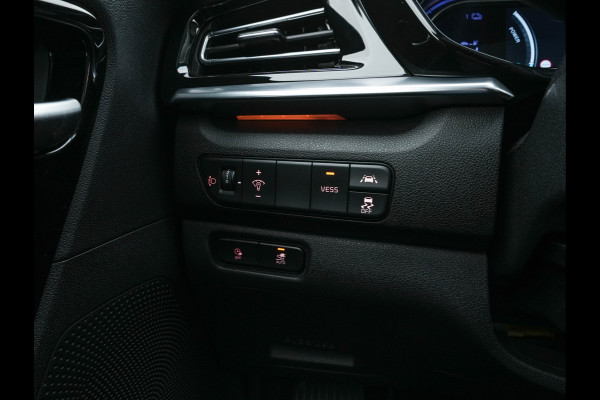 Kia e-Niro DynamicLine 64 kWh [ 3-Fase ] {SOH-100%} (INCL-BTW) Aut.*LEATHER-FABRIC | NAVI-FULLMAP | DAB+ | ADAPTIVE-CRUISE | CAMERA | HEATED-COMFORTSEATS | KEYLESS | DIGI-COCKPIT | SHIFT-PADDLES | CARPLAY | LANE-ASSIST | ...