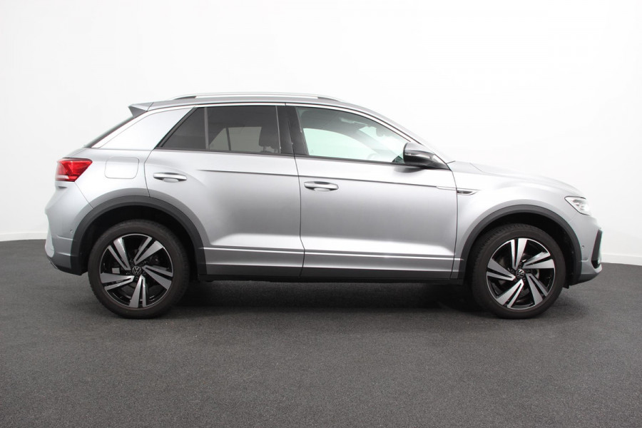 Volkswagen T-Roc 1.5 TSI 150pk DSG R-Line | Navigatie | Apple Carplay/Android Auto | Parkeersensoren | Camera | Blind Spot Assist | Adaptive Cruise Control | Elektrische achterklep | Stoel- en stuurverwarming | Climate Control | Ledverlichting | Virtual Cockpit