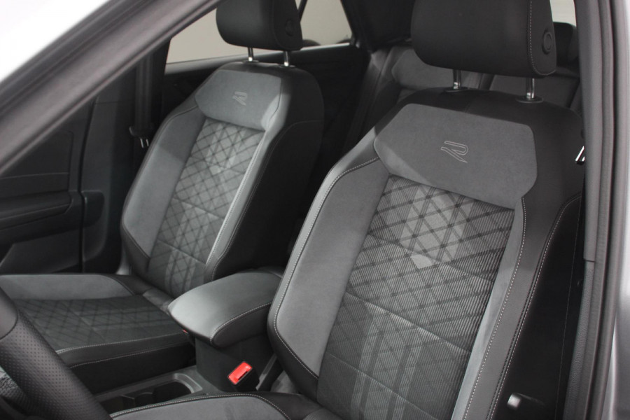Volkswagen T-Roc 1.5 TSI 150pk DSG R-Line | Navigatie | Apple Carplay/Android Auto | Parkeersensoren | Camera | Blind Spot Assist | Adaptive Cruise Control | Elektrische achterklep | Stoel- en stuurverwarming | Climate Control | Ledverlichting | Virtual Cockpit