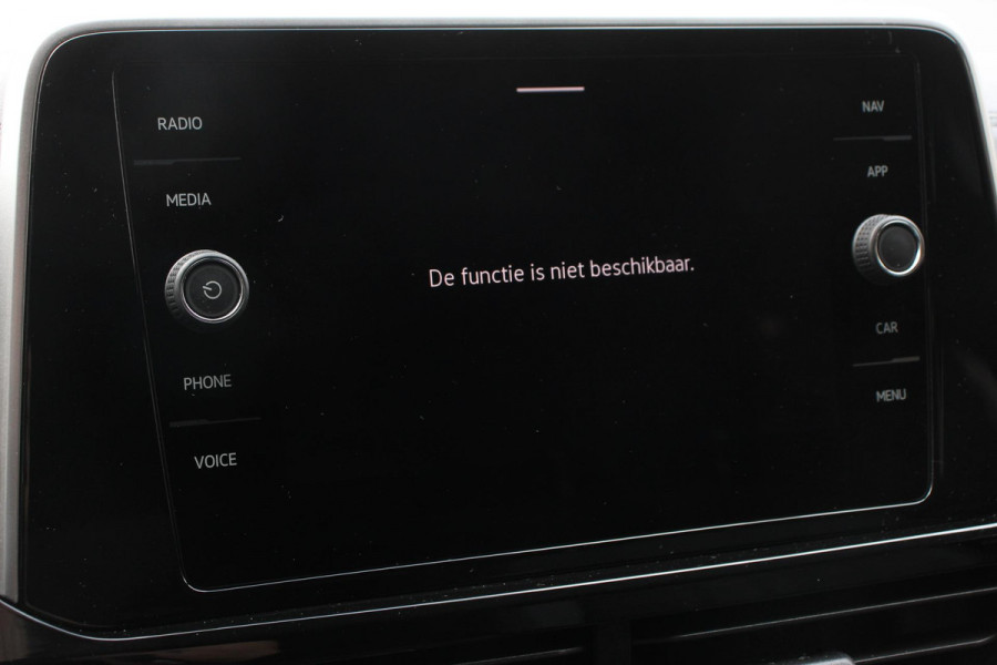 Volkswagen T-Roc 1.5 TSI 150pk DSG R-Line | Navigatie | Apple Carplay/Android Auto | Parkeersensoren | Camera | Blind Spot Assist | Adaptive Cruise Control | Elektrische achterklep | Stoel- en stuurverwarming | Climate Control | Ledverlichting | Virtual Cockpit