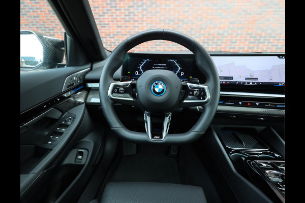 BMW 5 Serie Touring 530e xDrive | M Performance - Pano - Trekhaak - HUD