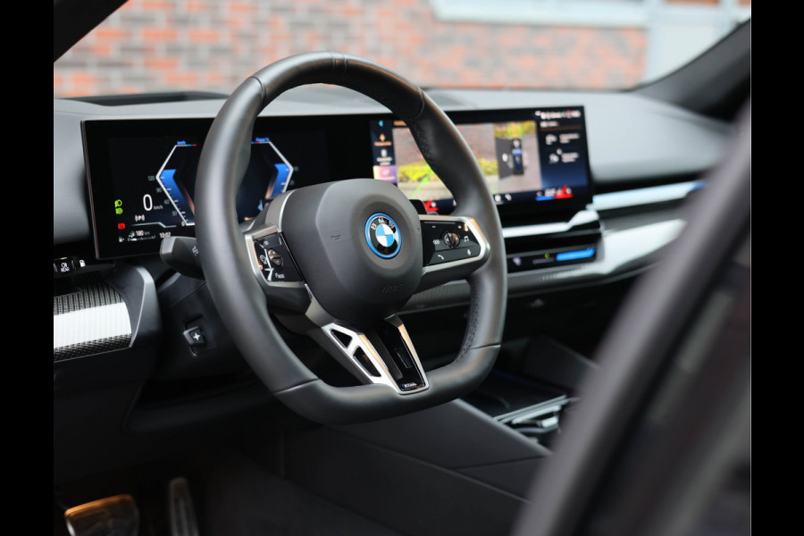 BMW 5 Serie Touring 530e xDrive | M Performance - Pano - Trekhaak - HUD