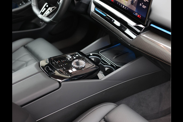 BMW 5 Serie Touring 530e xDrive | M Performance - Pano - Trekhaak - HUD