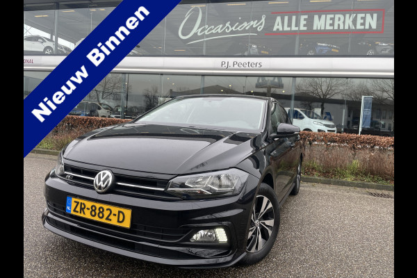 Volkswagen Polo Comfortline R-line pakket Apple carplay - Airco - Cruise control - Stuur multifunctioneel - Stuur leder - Start/stop systeem - Bluetooth - Elektrische ramen - Lederen versnellingspook - Radio - Licht metalen velgen 15 inch - R-line pakket - Dakspoiler - Side skirts - trekhaak