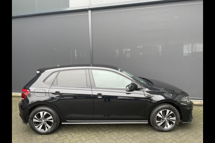 Volkswagen Polo Comfortline R-line pakket Apple carplay - Airco - Cruise control - Stuur multifunctioneel - Stuur leder - Start/stop systeem - Bluetooth - Elektrische ramen - Lederen versnellingspook - Radio - Licht metalen velgen 15 inch - R-line pakket - Dakspoiler - Side skirts - trekhaak