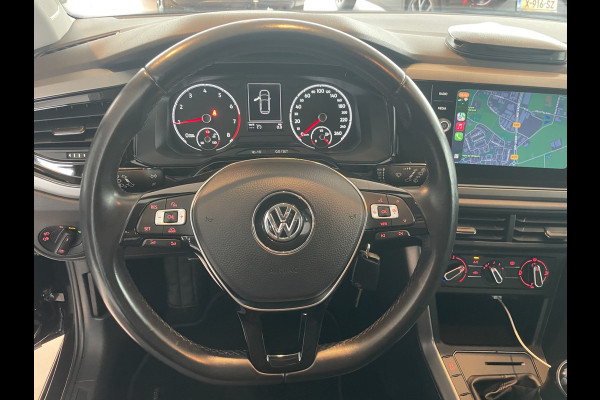 Volkswagen Polo Comfortline R-line pakket Apple carplay - Airco - Cruise control - Stuur multifunctioneel - Stuur leder - Start/stop systeem - Bluetooth - Elektrische ramen - Lederen versnellingspook - Radio - Licht metalen velgen 15 inch - R-line pakket - Dakspoiler - Side skirts - trekhaak