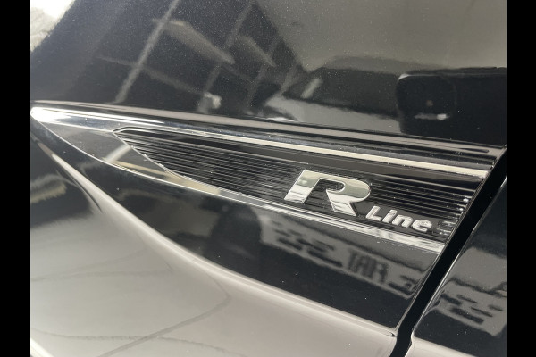 Volkswagen Polo Comfortline R-line pakket Apple carplay - Airco - Cruise control - Stuur multifunctioneel - Stuur leder - Start/stop systeem - Bluetooth - Elektrische ramen - Lederen versnellingspook - Radio - Licht metalen velgen 15 inch - R-line pakket - Dakspoiler - Side skirts - trekhaak