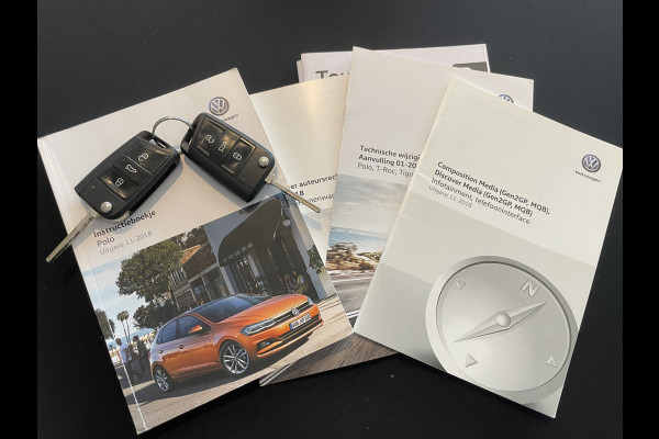 Volkswagen Polo Comfortline R-line pakket Apple carplay - Airco - Cruise control - Stuur multifunctioneel - Stuur leder - Start/stop systeem - Bluetooth - Elektrische ramen - Lederen versnellingspook - Radio - Licht metalen velgen 15 inch - R-line pakket - Dakspoiler - Side skirts - trekhaak
