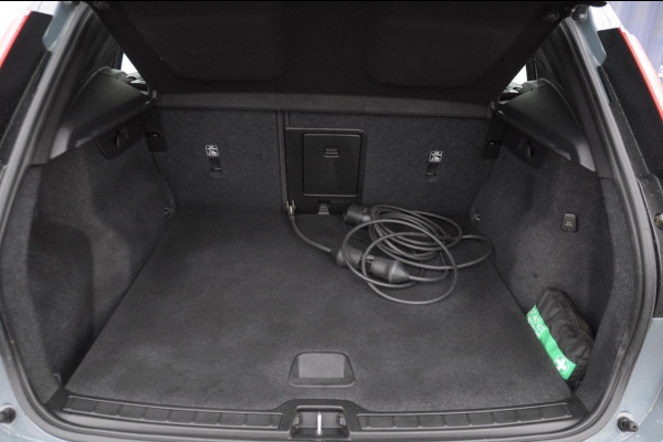 Volvo XC40 T4 211PK Automaat Recharge Inscription Expression Adaptieve cruise control / Elektrische achterklep / keyless entry / parkeersensoren met camera / Apple carplay / Bluetooth / Elektrische stoelen met geheugen