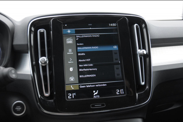 Volvo XC40 T4 211PK Automaat Recharge Inscription Expression Adaptieve cruise control / Elektrische achterklep / keyless entry / parkeersensoren met camera / Apple carplay / Bluetooth / Elektrische stoelen met geheugen