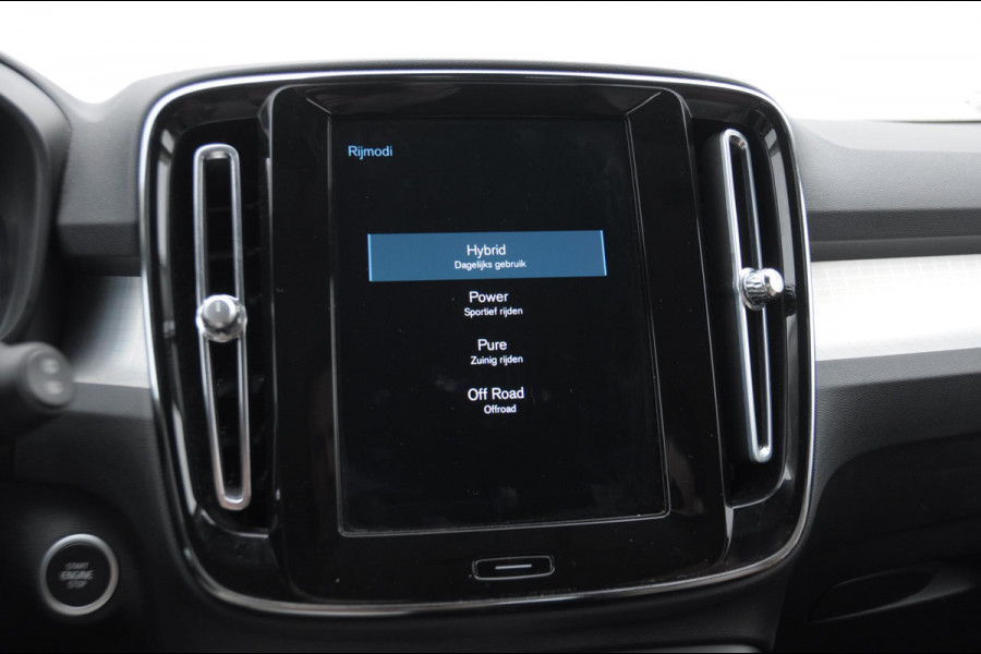Volvo XC40 T4 211PK Automaat Recharge Inscription Expression Adaptieve cruise control / Elektrische achterklep / keyless entry / parkeersensoren met camera / Apple carplay / Bluetooth / Elektrische stoelen met geheugen