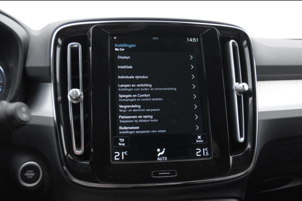 Volvo XC40 T4 211PK Automaat Recharge Inscription Expression Adaptieve cruise control / Elektrische achterklep / keyless entry / parkeersensoren met camera / Apple carplay / Bluetooth / Elektrische stoelen met geheugen