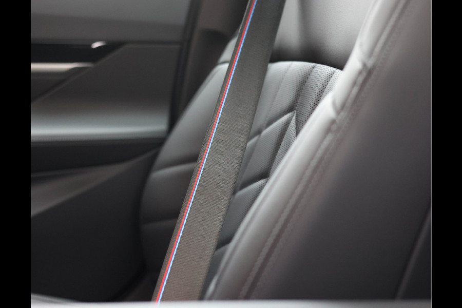 BMW 5 Serie Touring 530e xDrive | M Performance - Pano - Trekhaak - HUD