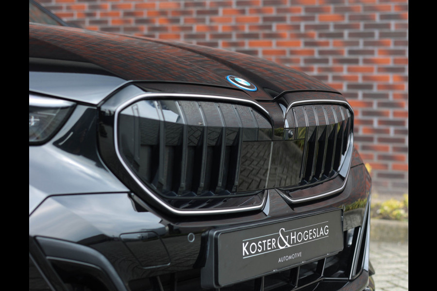 BMW 5 Serie Touring 530e xDrive | M Performance - Pano - Trekhaak - HUD