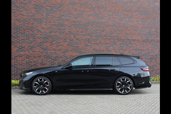 BMW 5 Serie Touring 530e xDrive | M Performance - Pano - Trekhaak - HUD