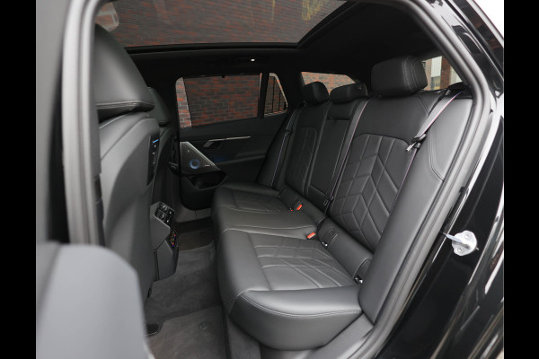 BMW 5 Serie Touring 530e xDrive | M Performance - Pano - Trekhaak - HUD