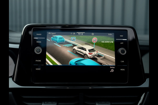 Volkswagen T-Roc 1.5 TSI R-Line Business | Trekhaak afnb. | Panodak | Keyless | Elk. A-klep | Side Assist | IQ Light | Prijs Rijklaar!!