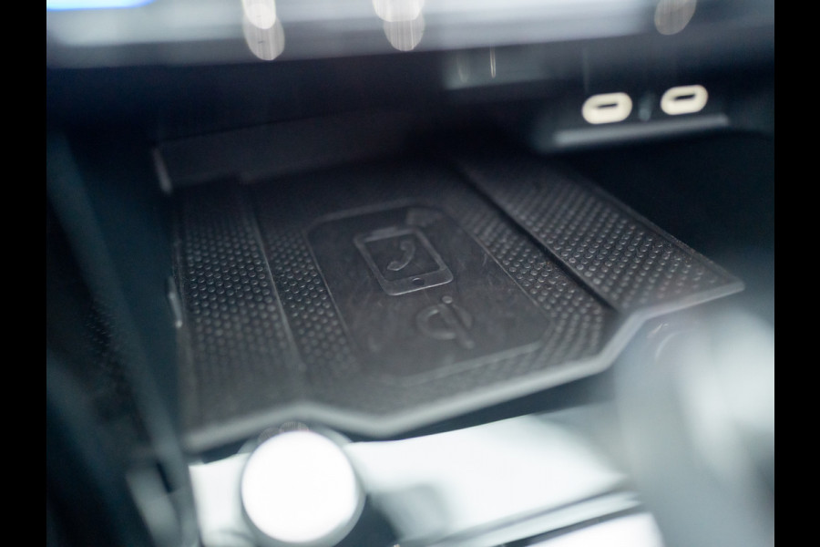 Volkswagen T-Roc 1.5 TSI R-Line Business | Trekhaak afnb. | Panodak | Keyless | Elk. A-klep | Side Assist | IQ Light | Prijs Rijklaar!!