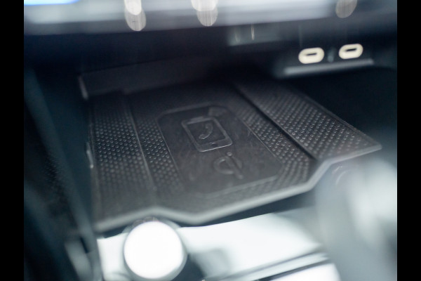 Volkswagen T-Roc 1.5 TSI R-Line Business | Trekhaak afnb. | Panodak | Keyless | Elk. A-klep | Side Assist | IQ Light | Prijs Rijklaar!!