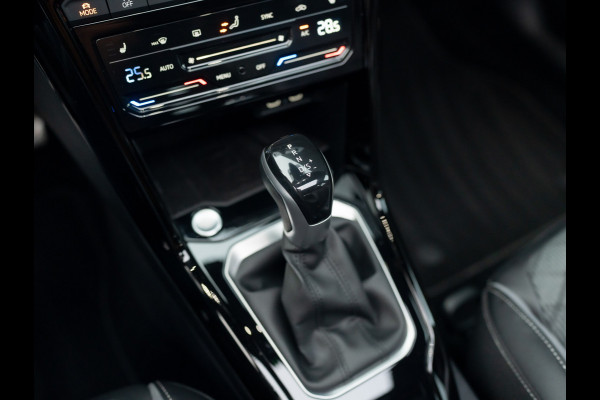 Volkswagen T-Roc 1.5 TSI R-Line Business | Trekhaak afnb. | Panodak | Keyless | Elk. A-klep | Side Assist | IQ Light | Prijs Rijklaar!!