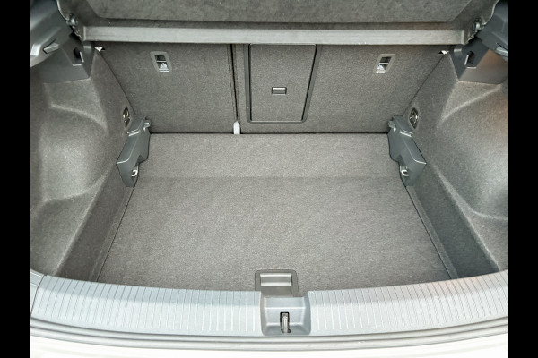 Volkswagen T-Roc 1.5 TSI R-Line Business | Trekhaak afnb. | Panodak | Keyless | Elk. A-klep | Side Assist | IQ Light | Prijs Rijklaar!!