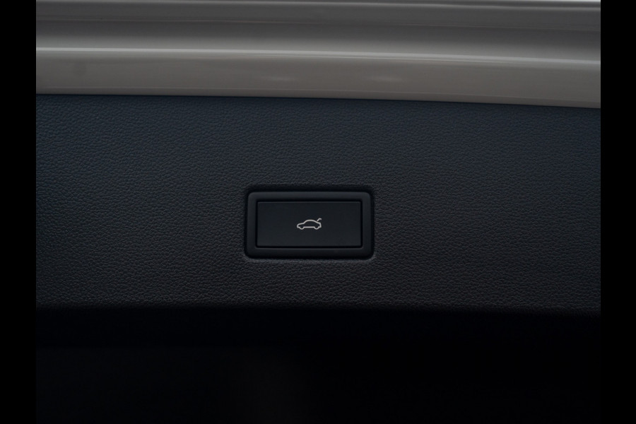 Volkswagen T-Roc 1.5 TSI R-Line Business | Trekhaak afnb. | Panodak | Keyless | Elk. A-klep | Side Assist | IQ Light | Prijs Rijklaar!!