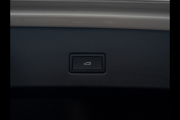 Volkswagen T-Roc 1.5 TSI R-Line Business | Trekhaak afnb. | Panodak | Keyless | Elk. A-klep | Side Assist | IQ Light | Prijs Rijklaar!!