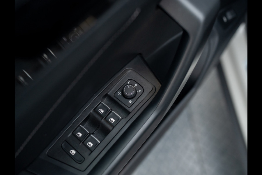 Volkswagen T-Roc 1.5 TSI R-Line Business | Trekhaak afnb. | Panodak | Keyless | Elk. A-klep | Side Assist | IQ Light | Prijs Rijklaar!!