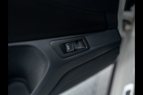 Volkswagen T-Roc 1.5 TSI R-Line Business | Trekhaak afnb. | Panodak | Keyless | Elk. A-klep | Side Assist | IQ Light | Prijs Rijklaar!!