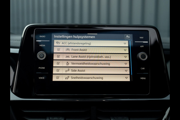 Volkswagen T-Roc 1.5 TSI R-Line Business | Trekhaak afnb. | Panodak | Keyless | Elk. A-klep | Side Assist | IQ Light | Prijs Rijklaar!!